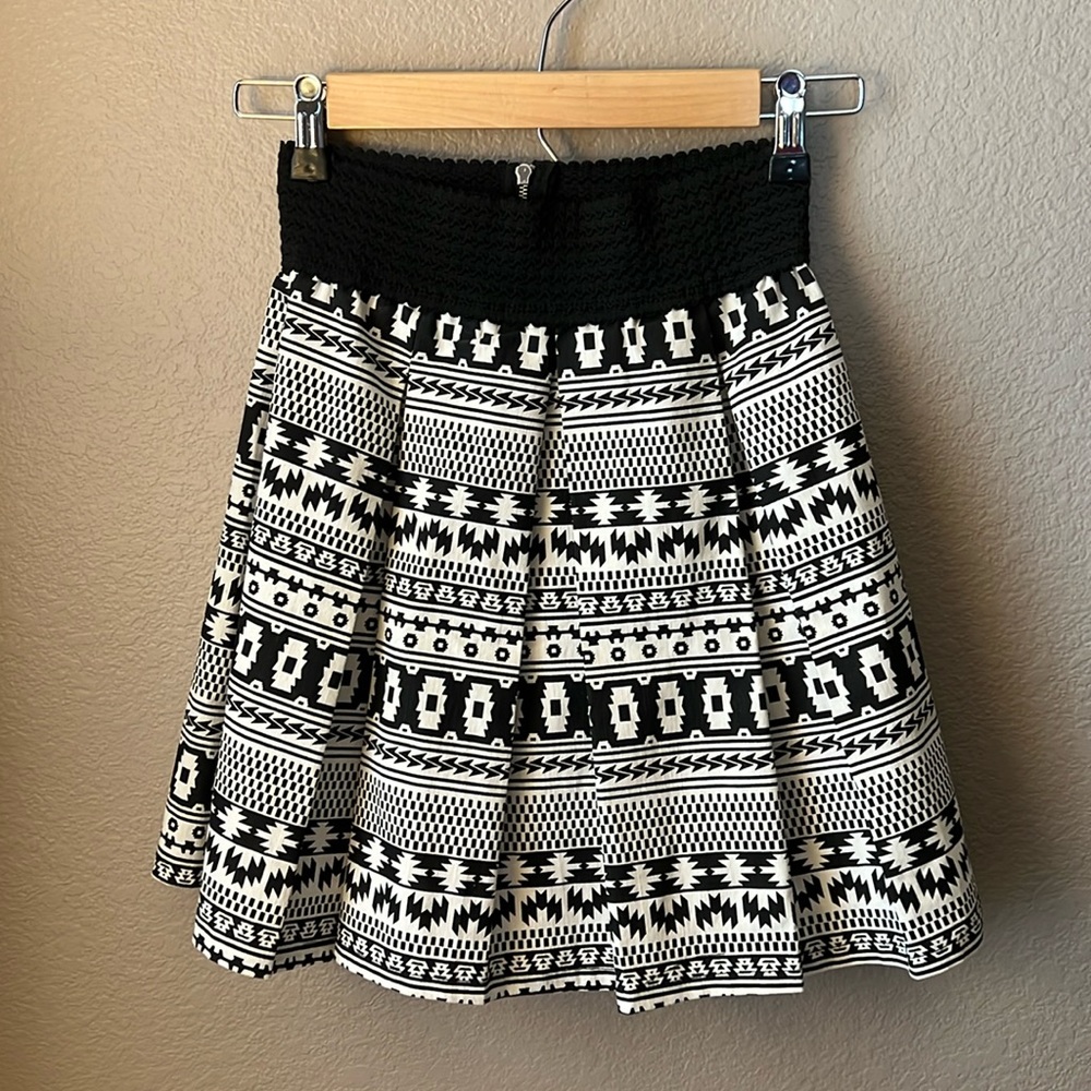 Black and white printed skirt